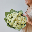 Белые кустовые розы от 9 шт. Белые кустовые розы от 9 шт.