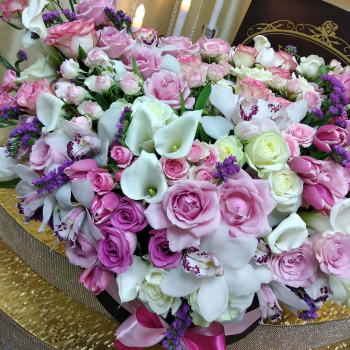 Микс из цветов в коробке от 121 шт. Микс из цветов в коробке от 121 шт.