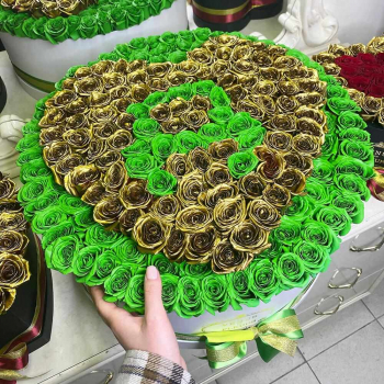 Зеленые розы с сердцем от 101 шт. Зеленые розы с сердцем от 101 шт.