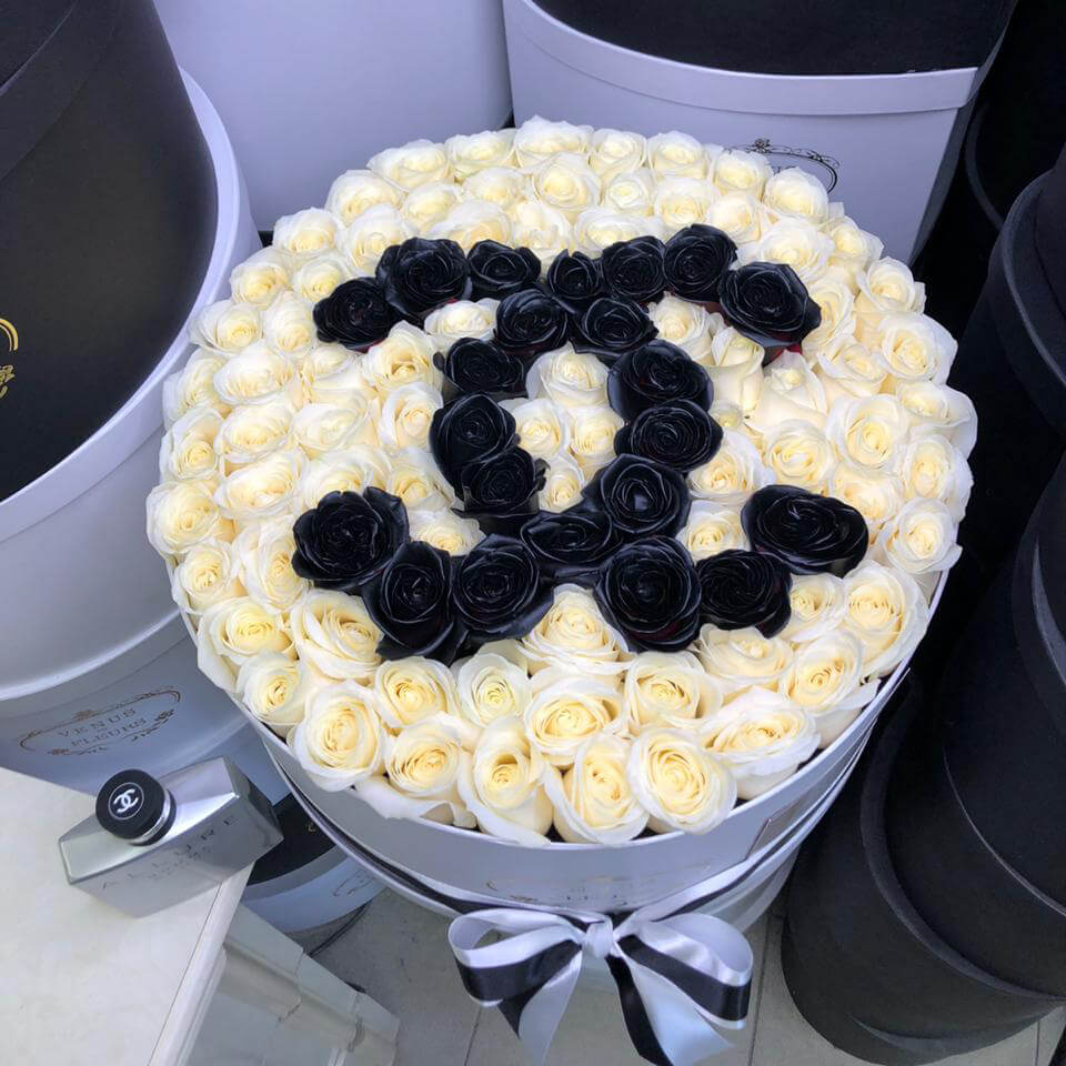 Белые розы "CHANEL" - 101 шт Белые розы "CHANEL" - 101 шт