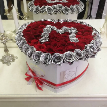 101 красная роза с буквой - сердце 101 красная роза с буквой - сердце