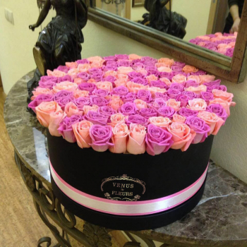 101 розовая роза в коробке - микс