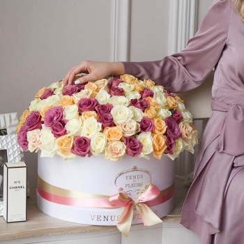 Букет разноцветных роз - 101 шт. Букет разноцветных роз - 101 шт.