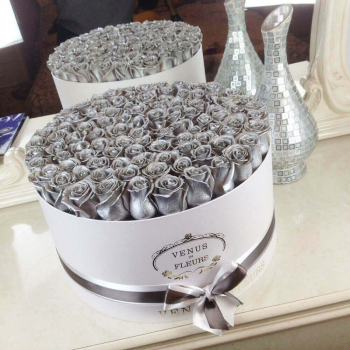 101 серебряная роза в коробке