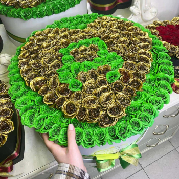 101 зеленая роза с сердцем