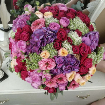 Букет с гортензиями в миксе - 101 шт.