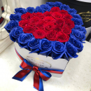 51 красная роза с синей окантовкой 51 красная роза с синей окантовкой
