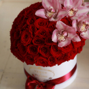 51 красная роза шаром с орхидеей 51 красная роза шаром с орхидеей