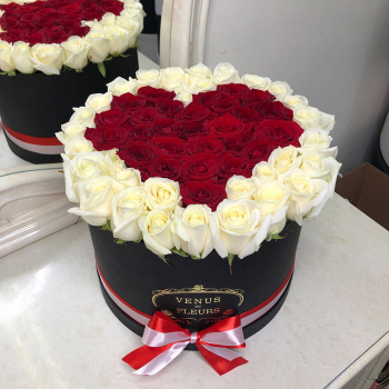 51 белая роза с красным сердцем 51 белая роза с красным сердцем