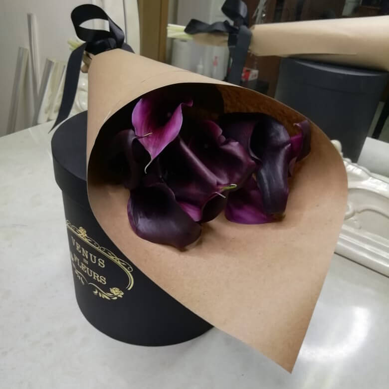 Букет черных калл от 9 шт. Букет черных калл от 9 шт.