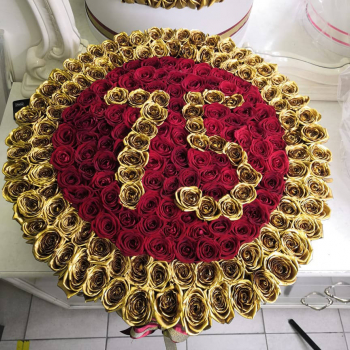 Красные розы с датой - 201 шт.