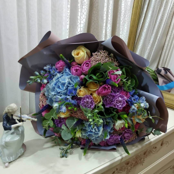 51 яркий букет цветов
