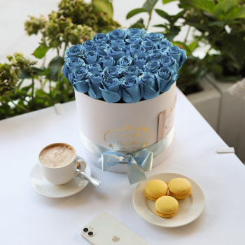 31 голубая роза в коробке 31 голубая роза в коробке