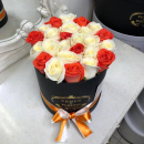 15 бело-коралловых роз в коробке 15 бело-коралловых роз в коробке