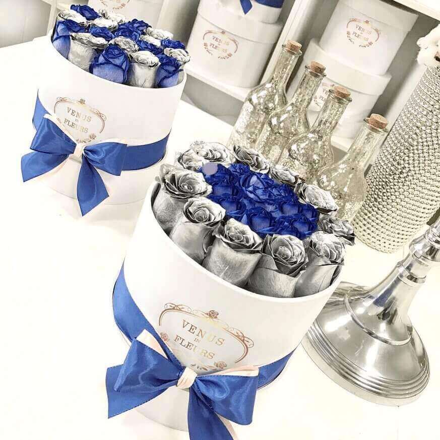 15 синих роз с серебряной окантовкой 15 синих роз с серебряной окантовкой