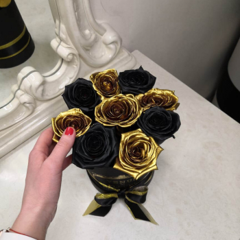 9 черно-золотых роз в коробке