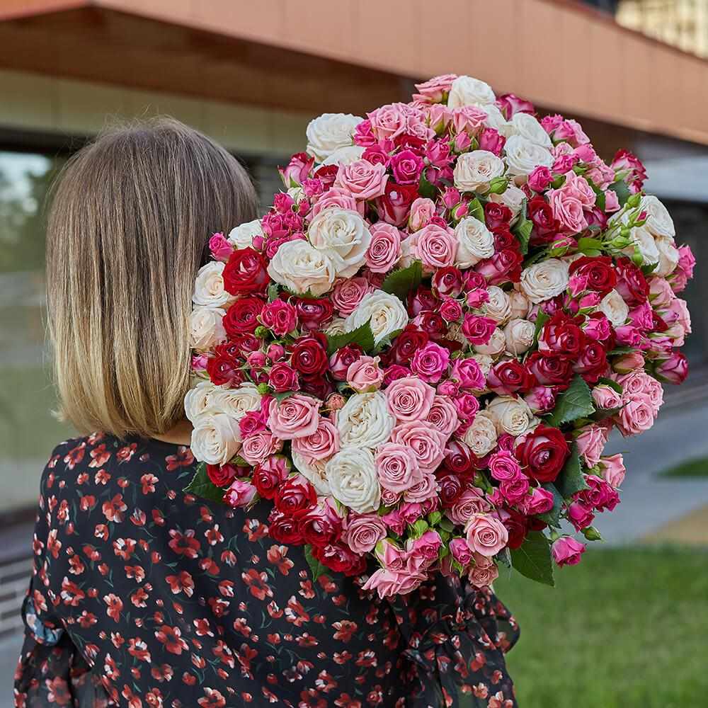 101 кустовая роза в букете - микс 101 кустовая роза в букете - микс