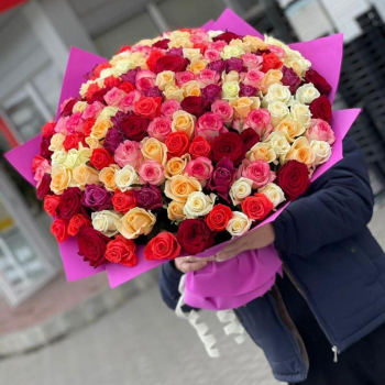 101 разноцветная роза в букете