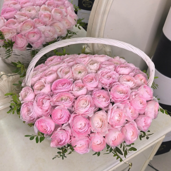 Ранункулюсы в корзине от 29 шт.