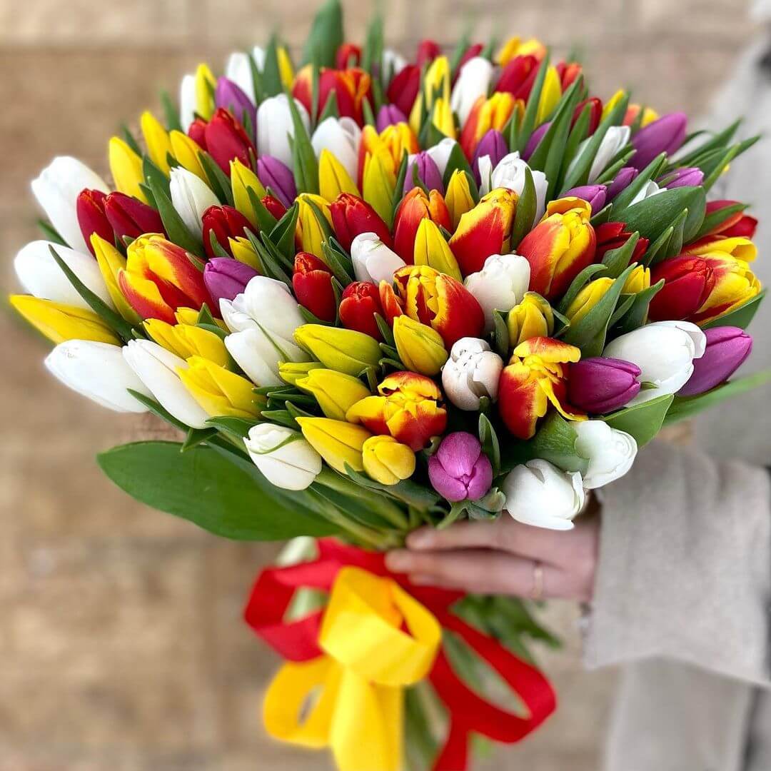 Разноцветные тюльпаны в букете - 101 шт. Разноцветные тюльпаны в букете - 101 шт.