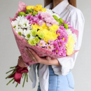 Букет из 19 кустовых разноцветных хризантем Букет из 19 кустовых разноцветных хризантем