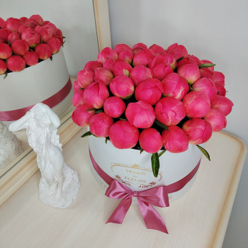 Коралловые пионы в коробке от 9 шт. Коралловые пионы в коробке от 9 шт.