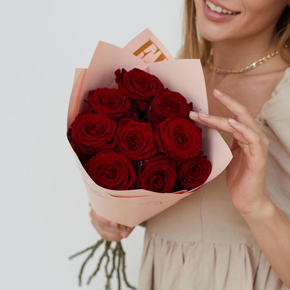 9 красных роз в букете  9 красных роз в букете