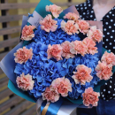 Гвоздики с гортензиями в букете - 23 шт. Гвоздики с гортензиями в букете - 23 шт.