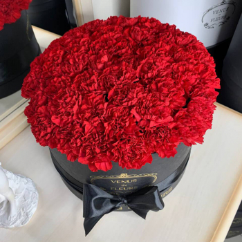 51 красная гвоздика в коробке