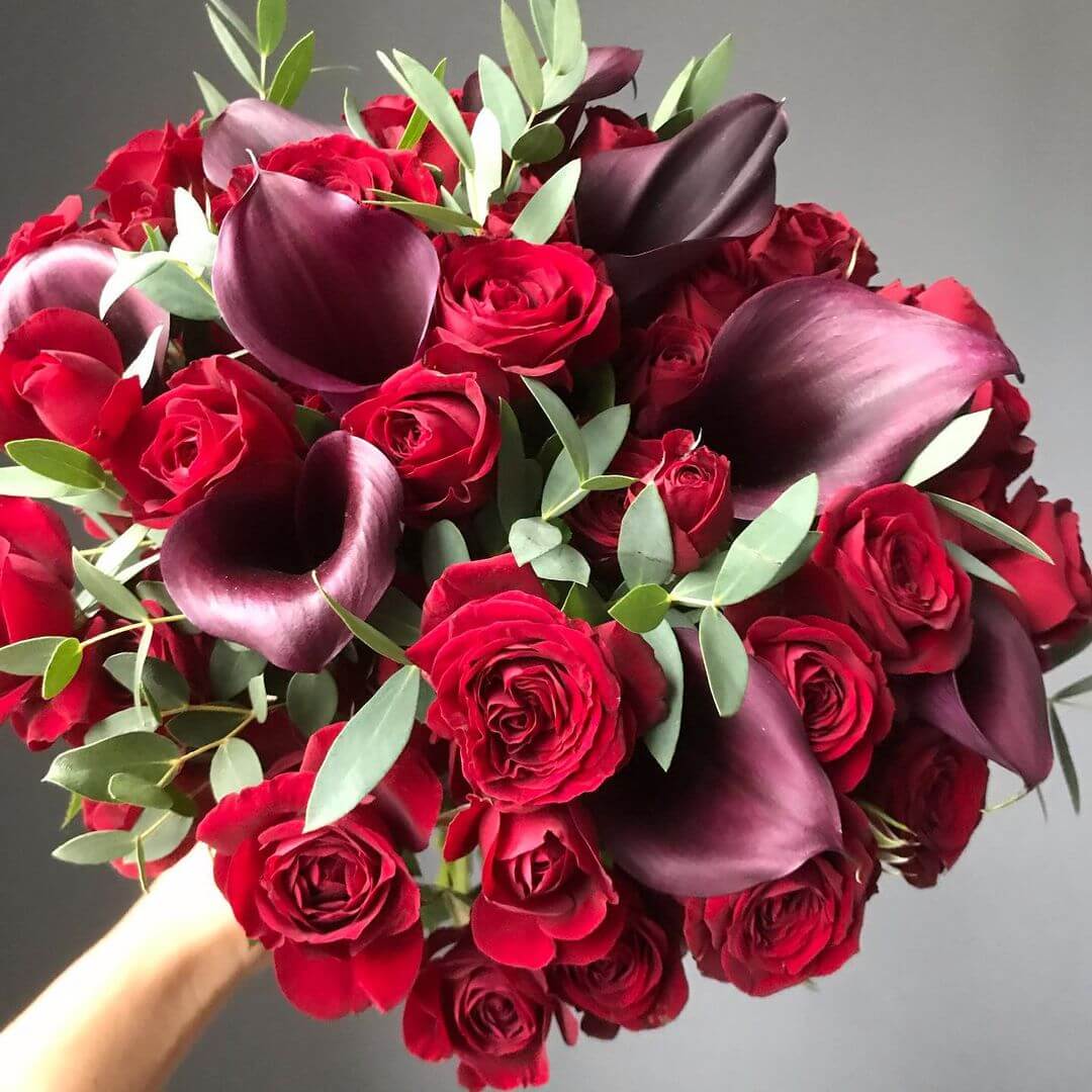 Каллы с розами в букете -  31 шт. Каллы с розами в букете -  31 шт.