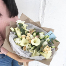 Букет из калл и кустовых роз - 29 шт. Букет из калл и кустовых роз - 29 шт.