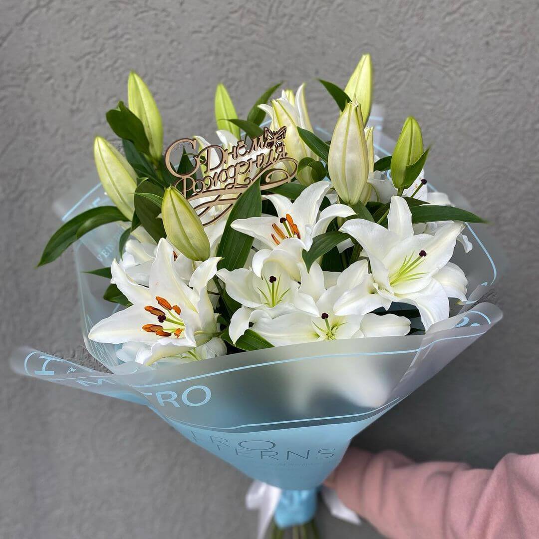 9 белых лилий в букете 9 белых лилий в букете
