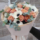 Анемоны с кофейными розами - 19 шт. Анемоны с кофейными розами - 19 шт.