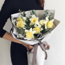 Букет из нарциссов и эвкалипта - 9 шт. Букет из нарциссов и эвкалипта - 9 шт.