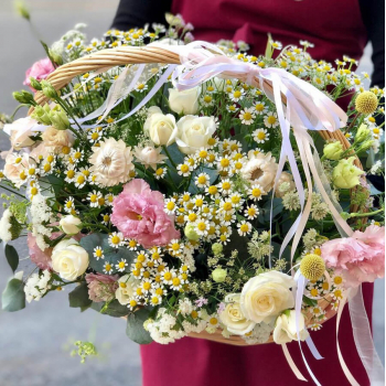 Микс с ромашками в корзине от 51 шт.