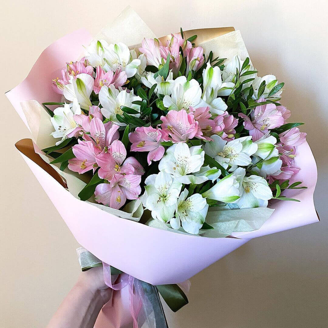 19 бело-розовых альстромерий в букете 19 бело-розовых альстромерий в букете