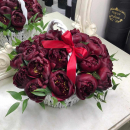 Бордовые пионы в корзине от 25 шт. Бордовые пионы в корзине от 25 шт.