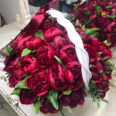 Бордовые пионы в корзине от 25 шт. Бордовые пионы в корзине от 25 шт.