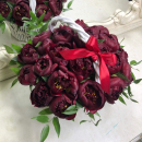 Бордовые пионы в корзине от 25 шт. Бордовые пионы в корзине от 25 шт.