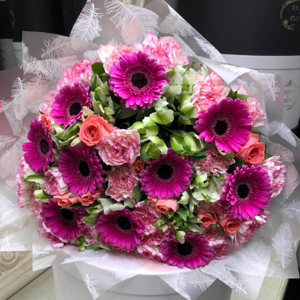 Герберы с гвоздиками - 51 шт. Герберы с гвоздиками - 51 шт.