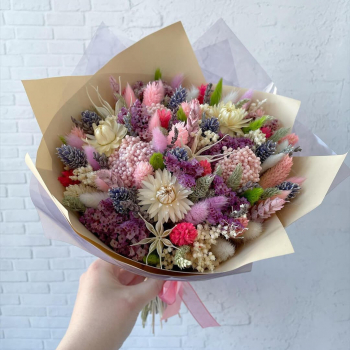 Лагурус с георгиной в букете - 33 шт. Лагурус с георгиной в букете - 33 шт.