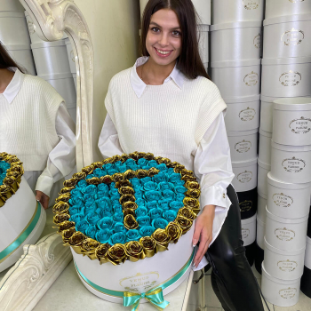 101 бирюзовая роза с буквой