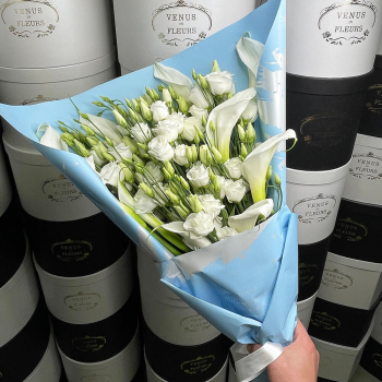 Каллы с эустомой - 19 шт. Каллы с эустомой - 19 шт.