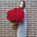 81 красная роза в букете - 80 см. 81 красная роза в букете - 80 см.