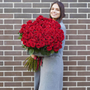 81 красная роза в букете - 80 см. 81 красная роза в букете - 80 см.