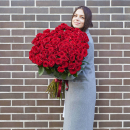 81 красная роза в букете - 80 см. 81 красная роза в букете - 80 см.