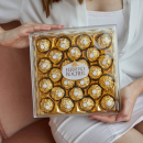 Набор конфет в прозрачной упаковке - Ferrero Rocher Набор конфет в прозрачной упаковке - Ferrero Rocher