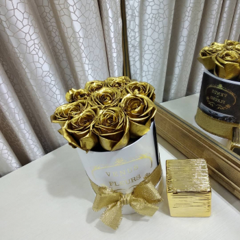 9 золотых роз в коробке 9 золотых роз в коробке