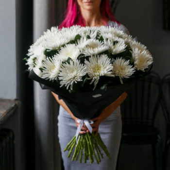 29 белых игольчатых хризантем в букете 29 белых игольчатых хризантем в букете