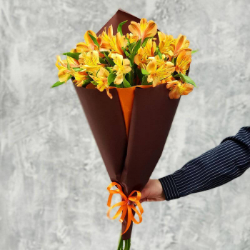 9 желтых альстромерий 9 желтых альстромерий